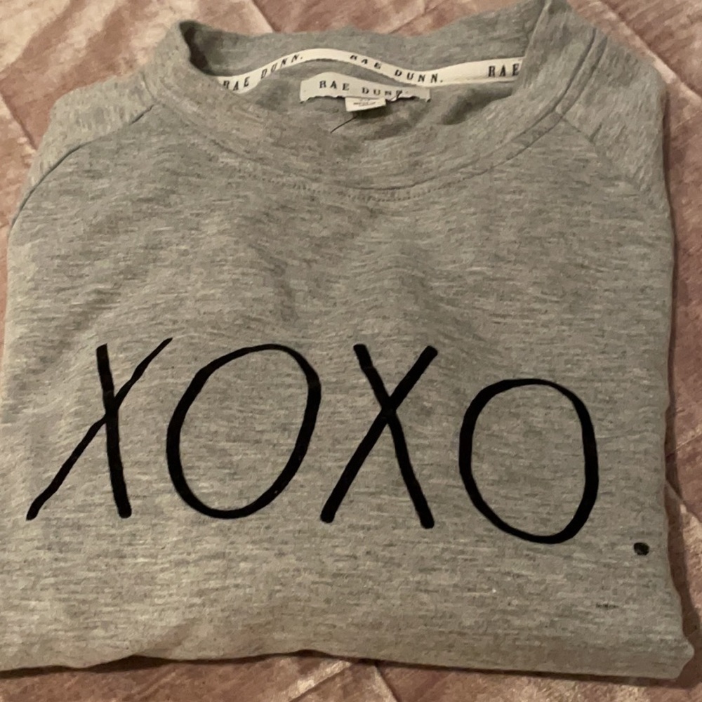 Rae DUNN Long sleeve pullover sweatshirt XOXO NWTS